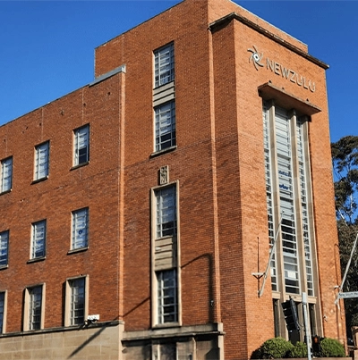 Photo taken in August 2023 – The third floor facade of the Edgecliff post office looks the same as it did after LLCC in 2004. *